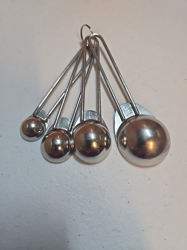Four Piece Metal Measuring Spoon Set; Round