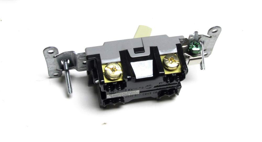 * NEW .. Hubbell Double Pole Toggle Switch Cat# CSB2201 ... WP-810