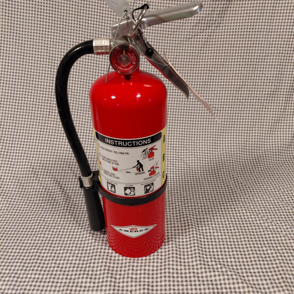 Amerex 5lb Fire Extinguisher W/ Service Tags Model B500 **SEE NOTES ON SHIPPING*