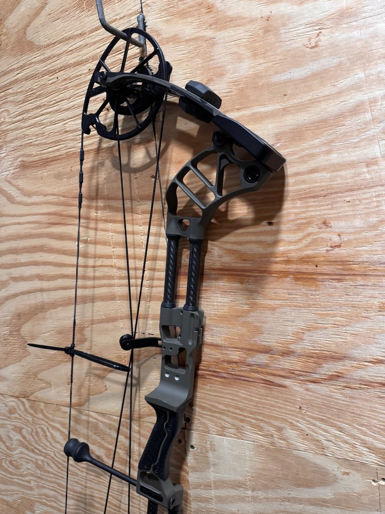 Prime Form 34, 65lbs 26.5"-30.5" LEFT HAND