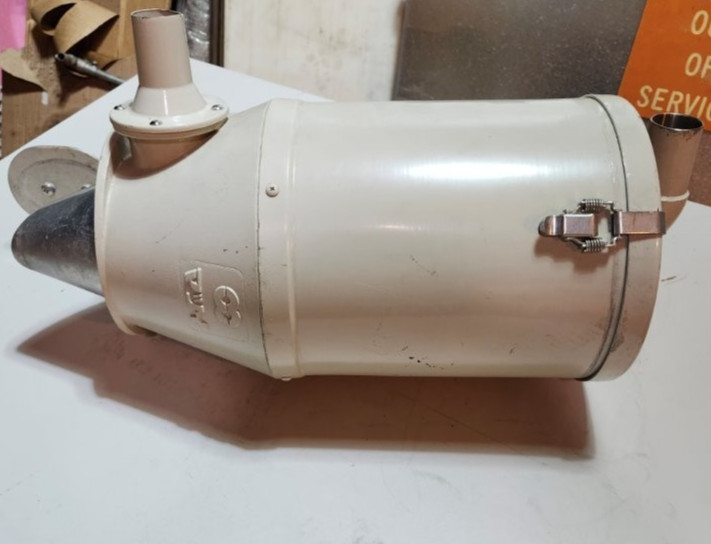 Matsui Plastic Injection Machine Hopper 8" x 16" Hopper Size Used