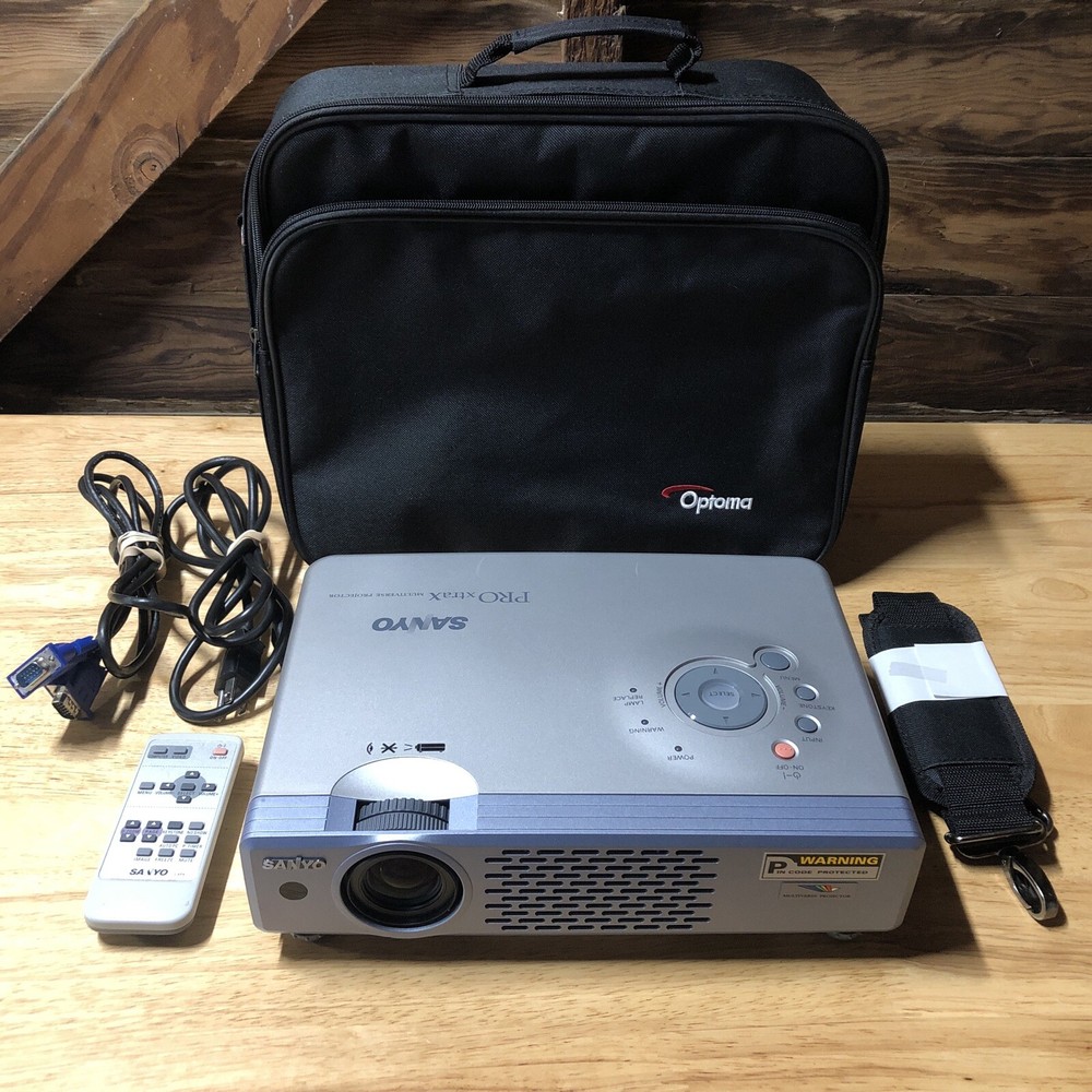 Sanyo PLC-XU48 Pro XtraX Multiverse Projector