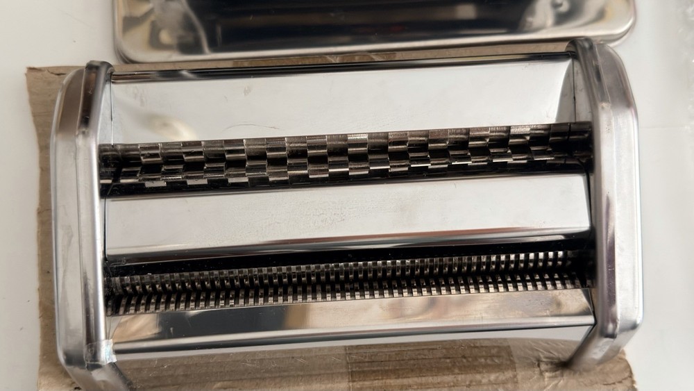 Nuvantee Pasta Machine (150 roller w/ cutter)