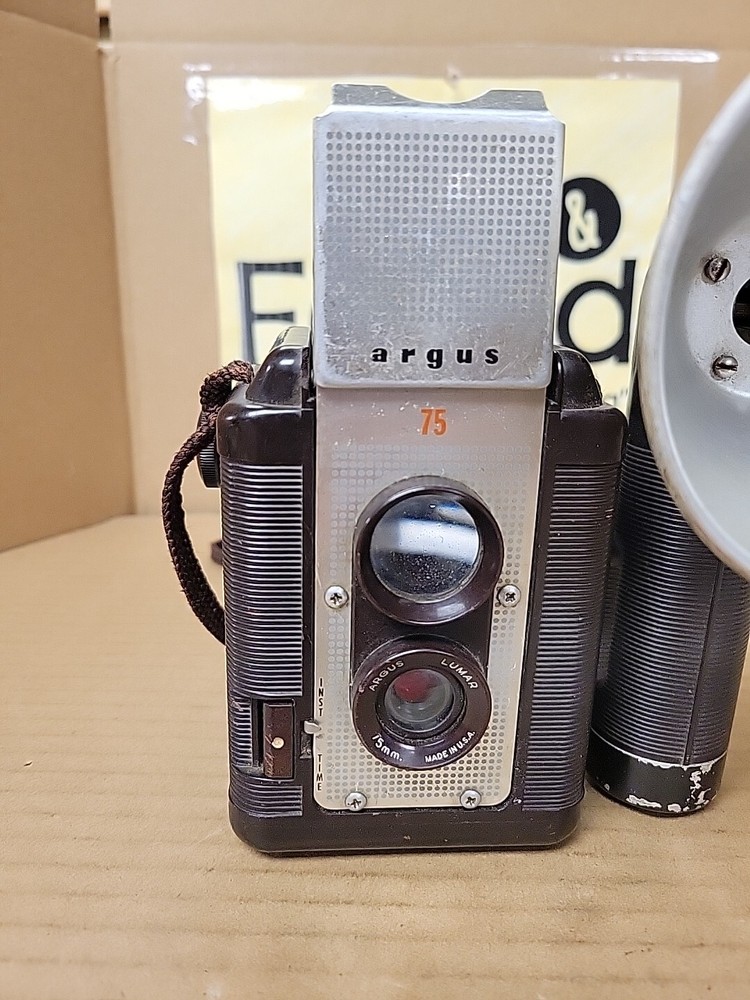 Vintage Argus 75 Camera With Flash And Carrying Strap 75mm *Untested