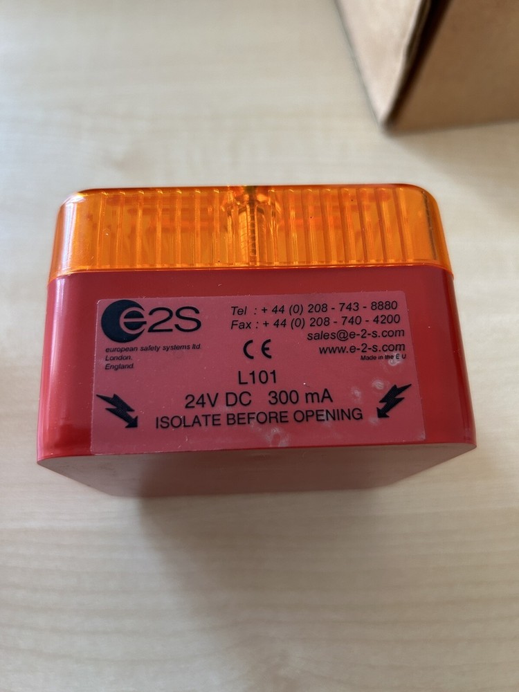 E2S L101 Amber Flashing Beacon, 24 V DC 300mS Surface Mount