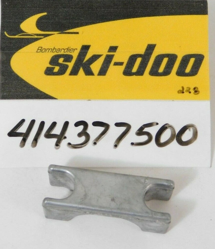 1 NOS Skidoo Blizzard 7500 Handlebar Clamp / OEM Steering Support Bracket Handle