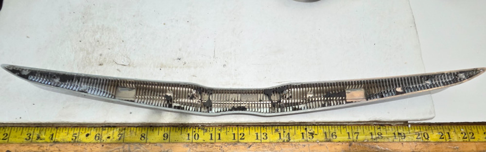 CHRYSLER 200 FRONT EMBLEM 19" 05182602 {X300}