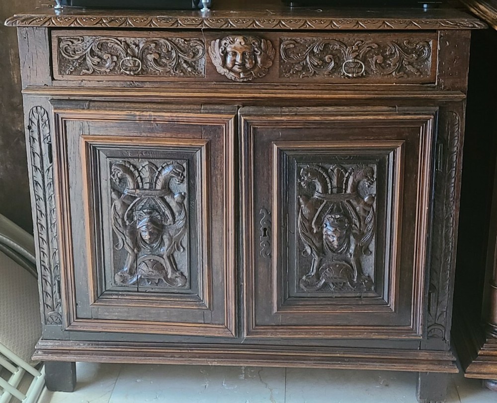 ANTIQUE DARK BROWN OAK FOYER CHEST