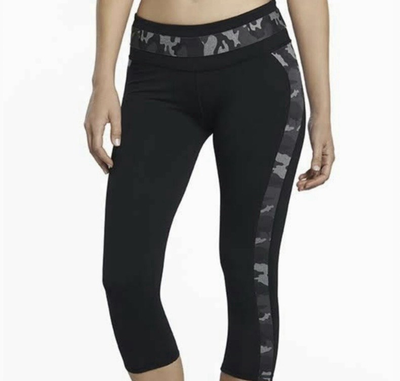 FABLETICS "Camacan" Camo Capri leggings Size M/L