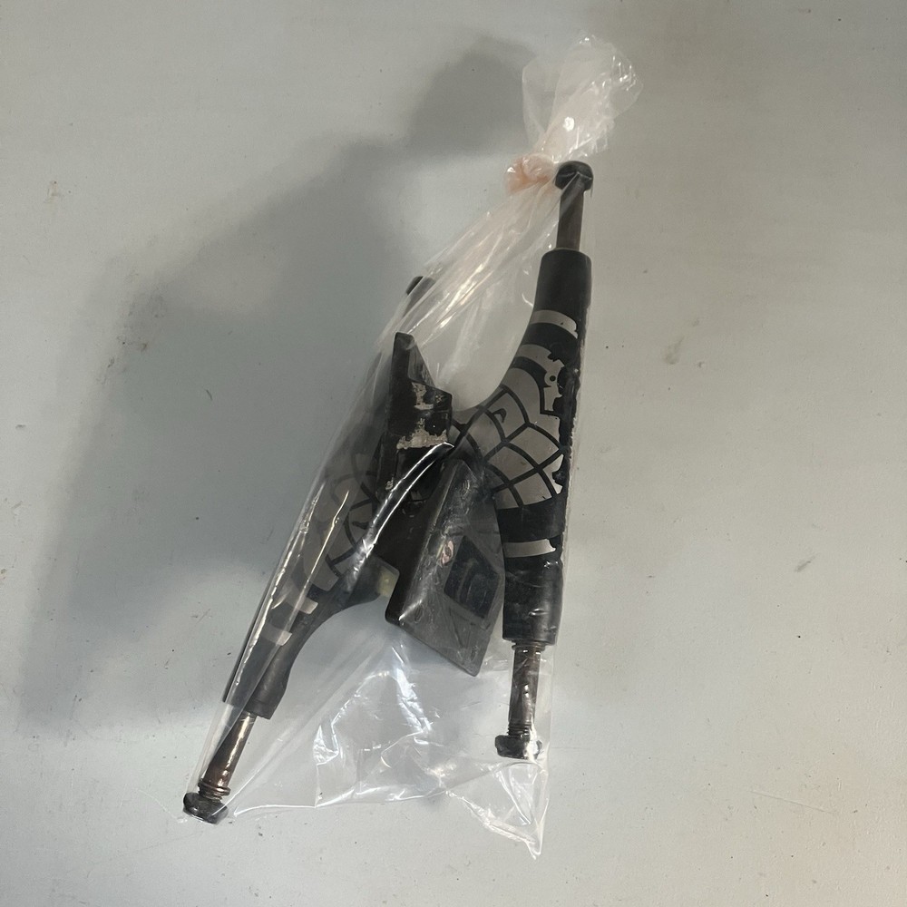 Thunder Skateboard Trucks Pair Black Grenade 7.7