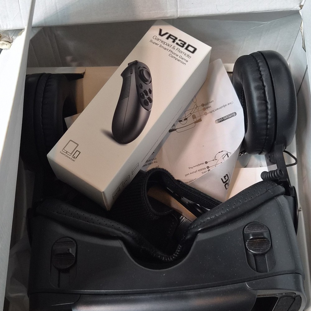VRG Pro Smartphone VR Headset Black Plastic with Gamepad Controller
