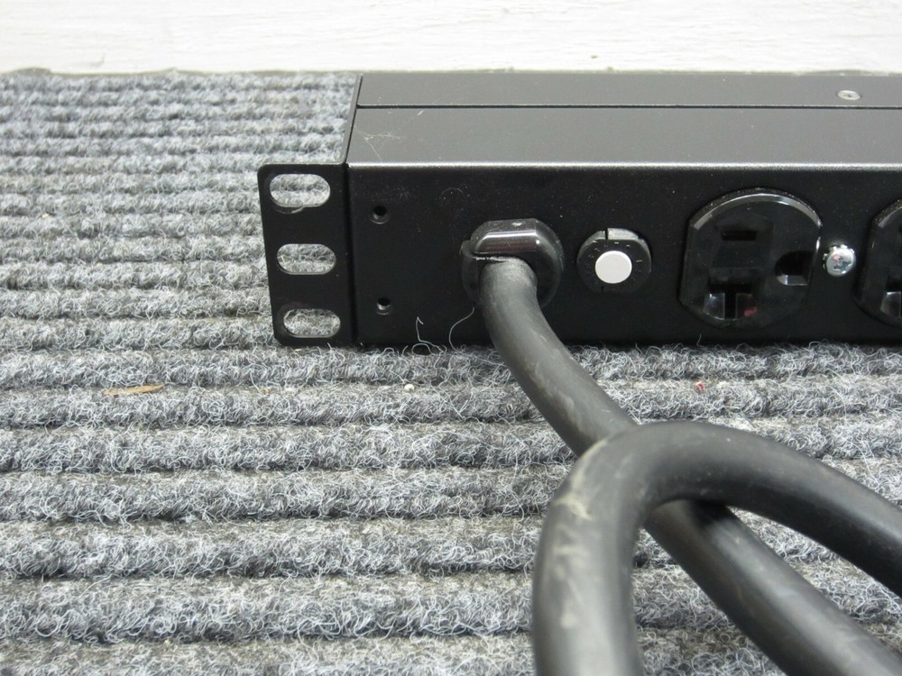 APC AP9564 Basic Rack Mount Power Distribution Unit PDU