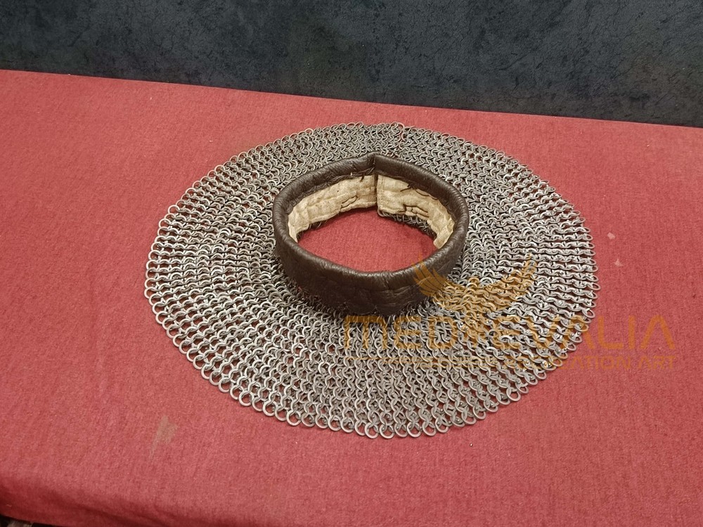 Bishop’s Mantle Chainmail – 8mm Flat Ring Collar with Leather Padding