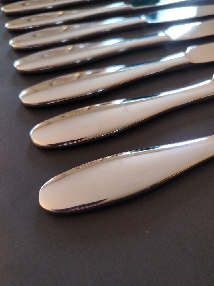 8 pc Mikasa Hamilton Knives Stainless 18/10 Flatware Silverware Vietnam