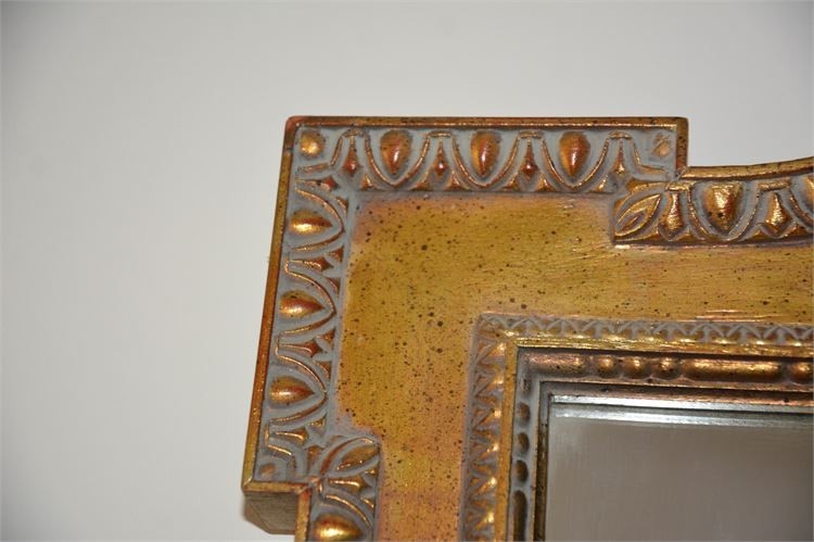 Classic Style Wall Mirror With Shell Crest