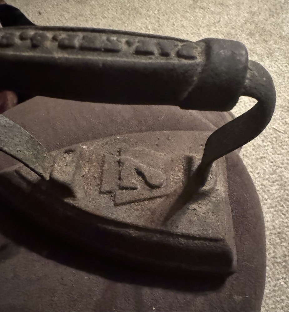 Vintage 80s Cast Iron Clothes Iron #7