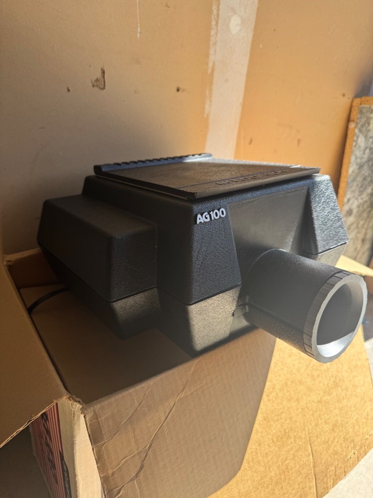 ag 100 versitile projector