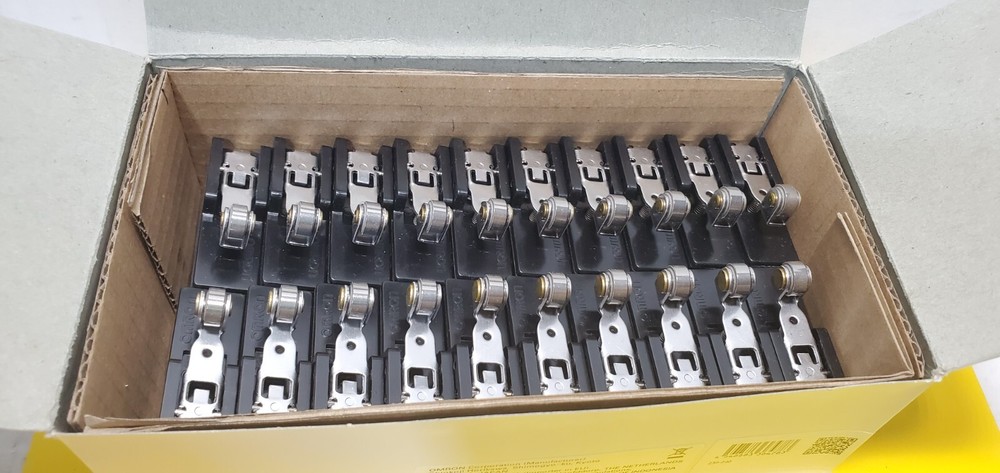 LOT 20 Omron 15A Z-15GW22S-B Basic Switch With Short Hinge Roller Lever