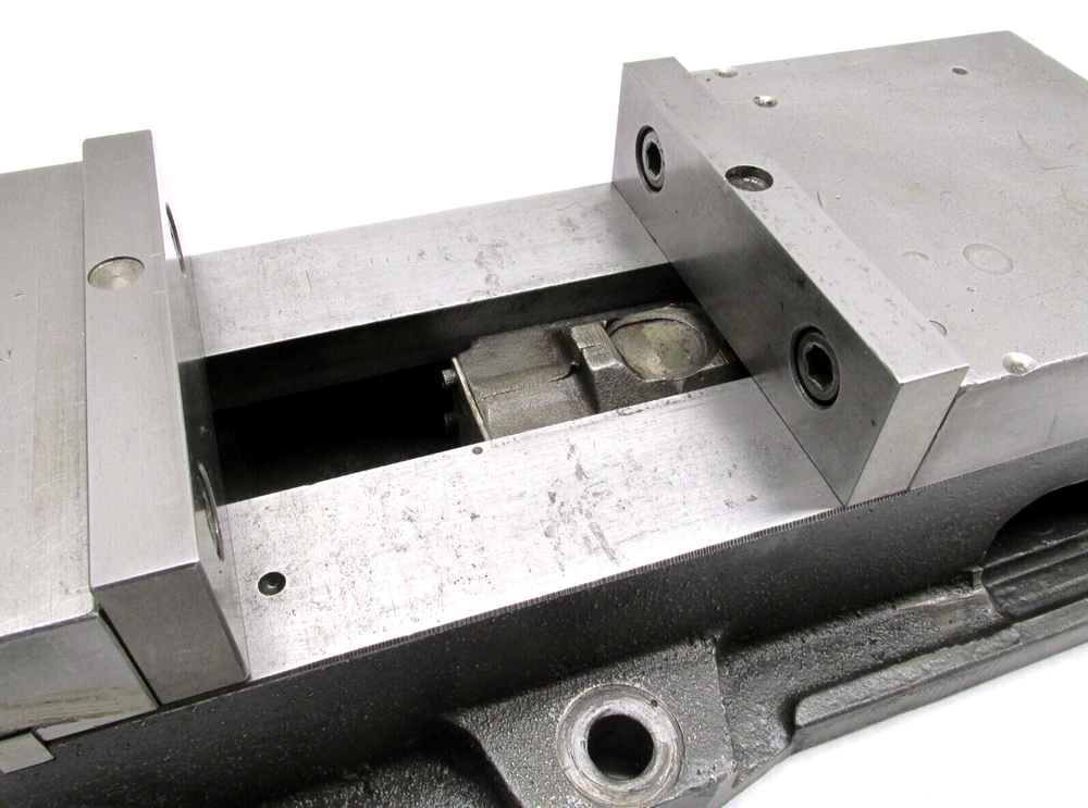 KURT ANGLOCK 6" MILLING MACHINE VISE w/ JAWS & HANDLE - #D60