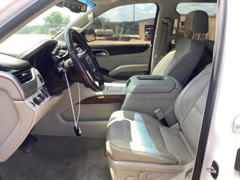 YUKON 2015 Glove Box 4686084