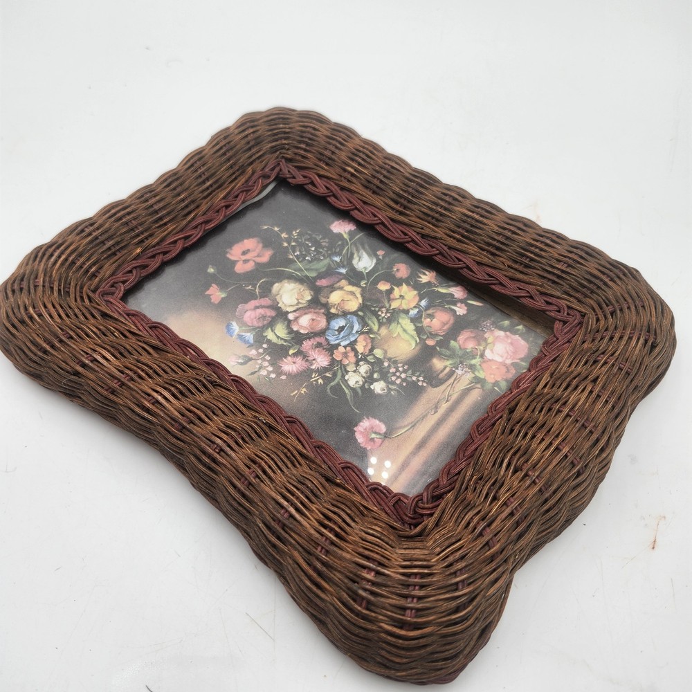 Vintage 5x7" brown woven wicker Frame