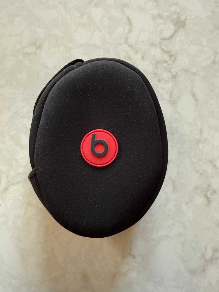 empty 'Beats Headphones' zipper case, black color