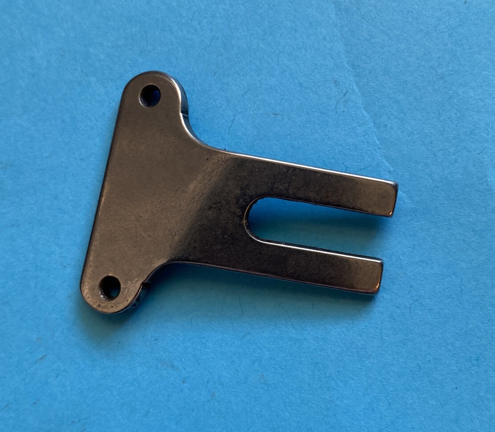 *NOS* 268298-SINGER-GUIDE FORK- FOR SEWING MACHINE *FREE SHIPPING*