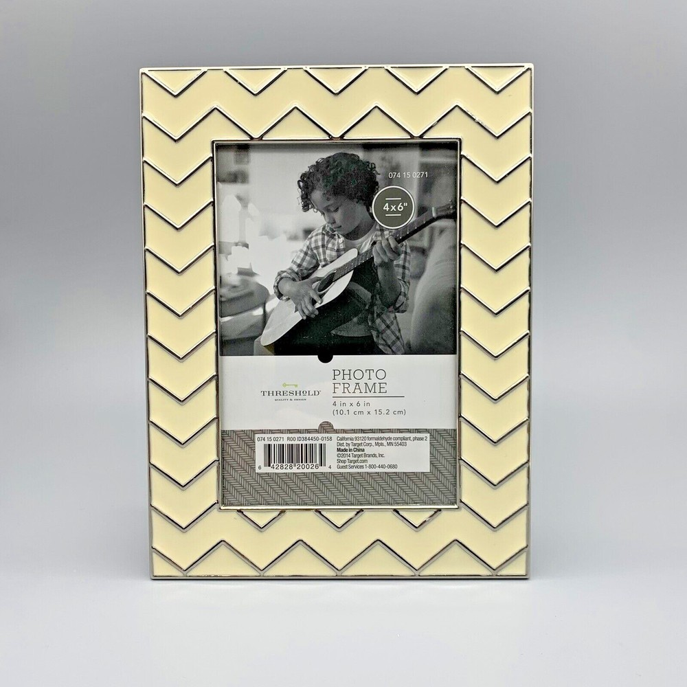 Enamel Photo Frame Chevron Pattern Silver & Cream Off White by Threshold 4x6 NOS