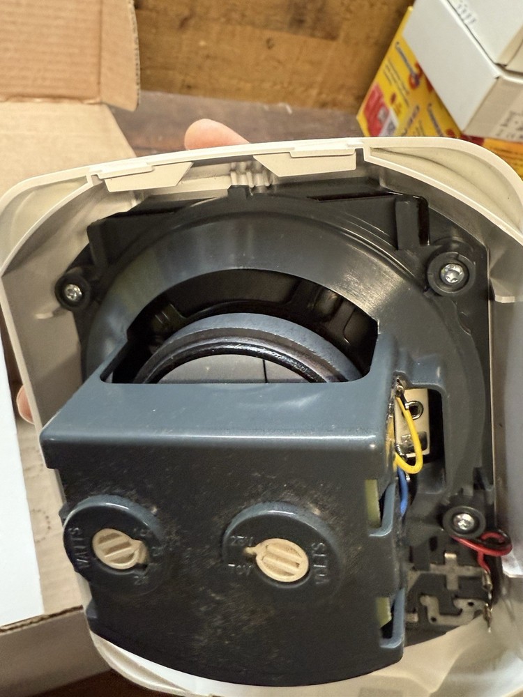 System Sensor SPSWL Wall Mount Speaker Strobe - Clear Lens, White New