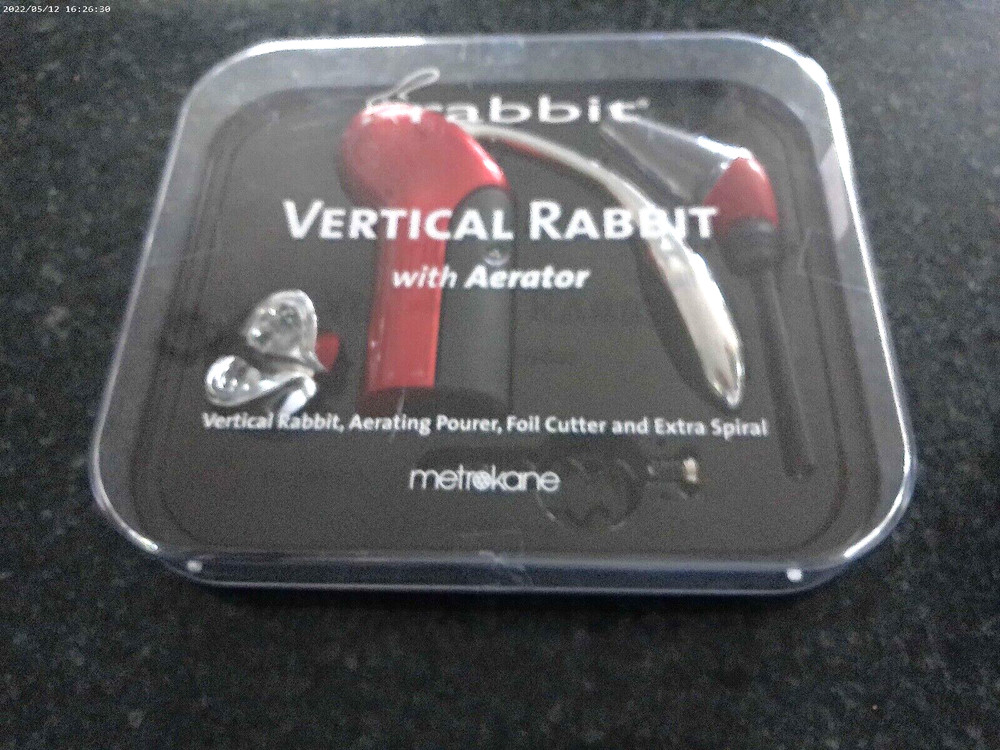 VERTICAL RABBIT WITH AERATOR