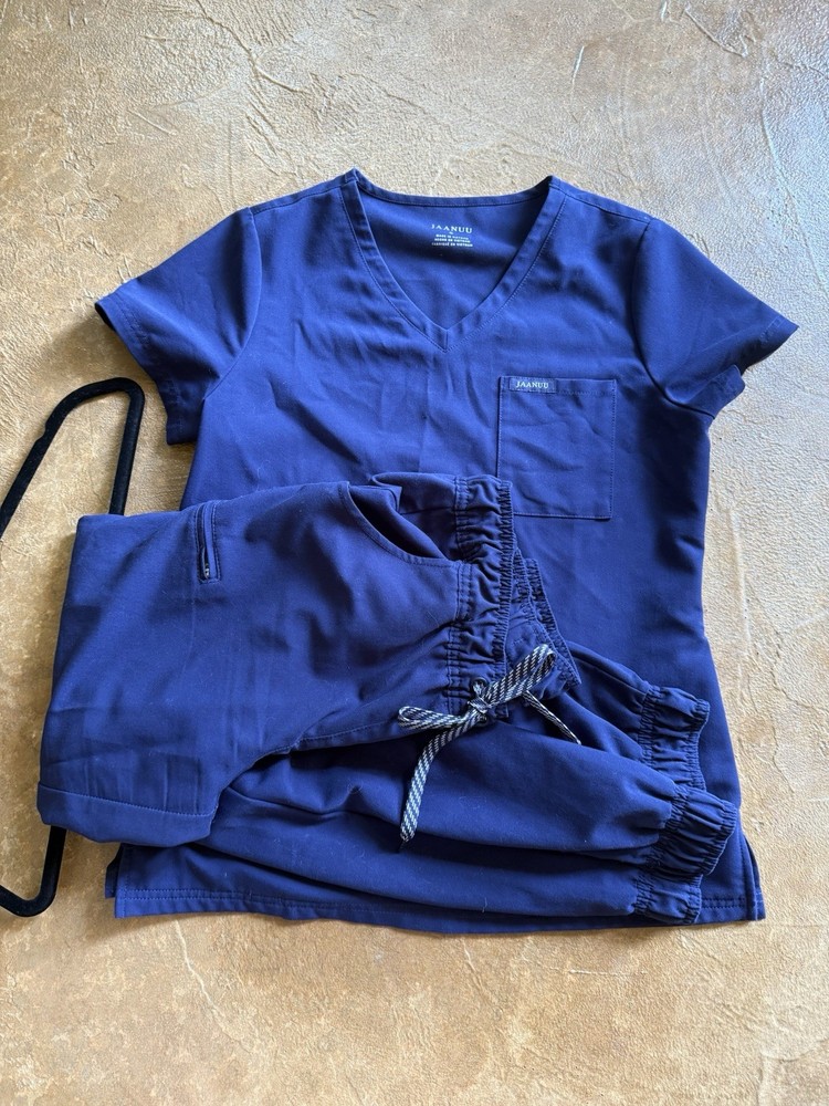 Jaanuu Women’s Scrub Set Small