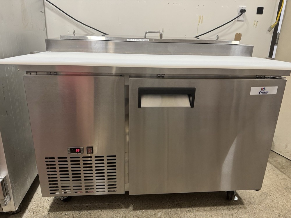 pizza prep table with refrigerator with cutting board