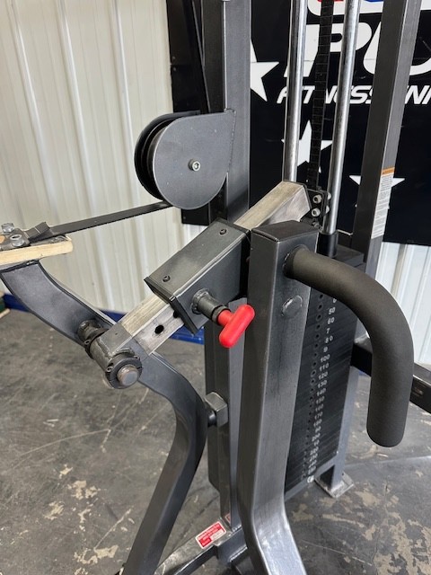 Quantum | Vertical Chest Press