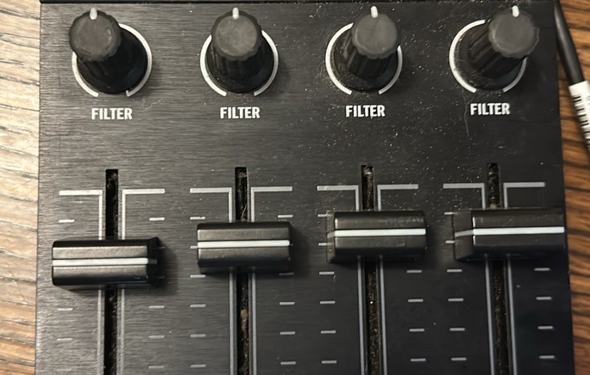 Native Instruments Traktor Kontrol F1 w/USB cord