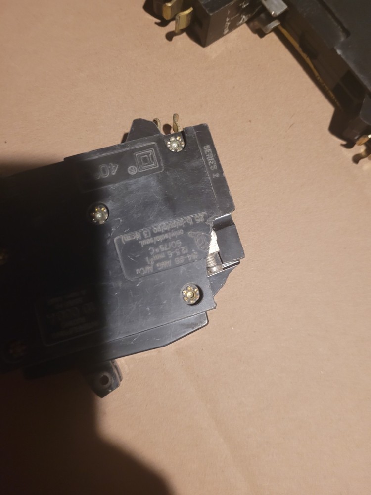 Square D QO2020 - 20 Amp Single-Pole Circuit Breaker small broken area