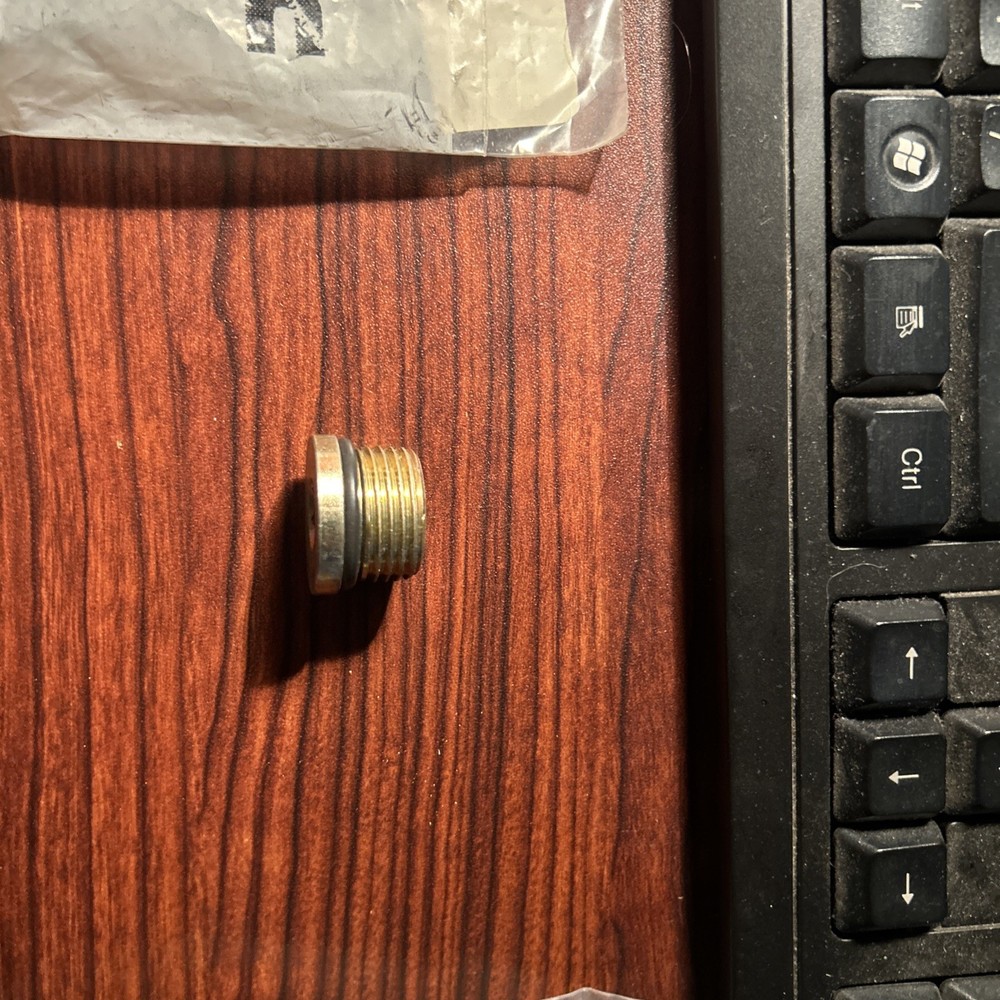 New 3040815 Cummins Threaded Plug