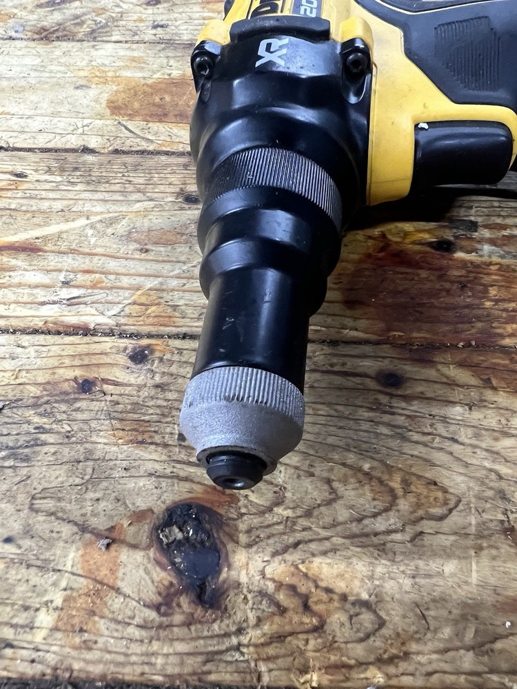 dewalt DCF403 Rivet Tool Set