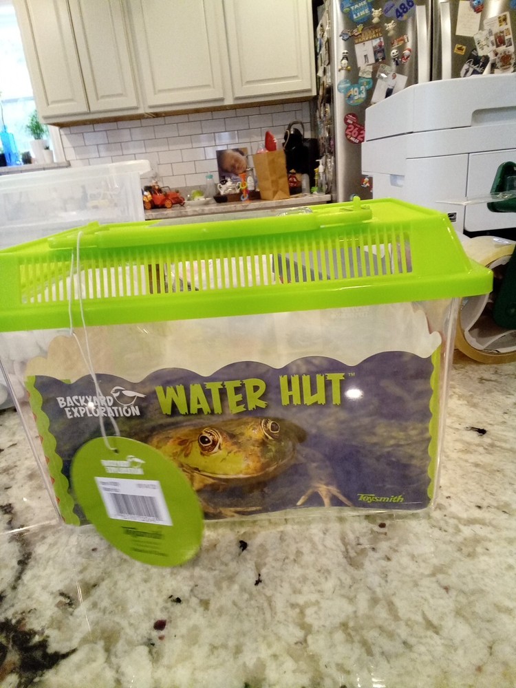 Toysmith Backyard Water Hut