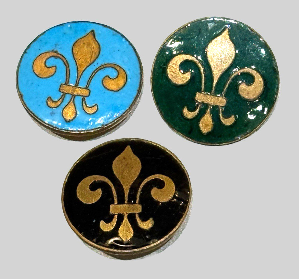 3   VICTORIAN ENAMEL  FLEUR DE LIS  buttons medium 7/8"