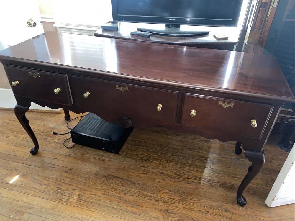 Very Nice LINK-TAYLOR Heirloom Solid Mahogany Queen Anne Buffet
