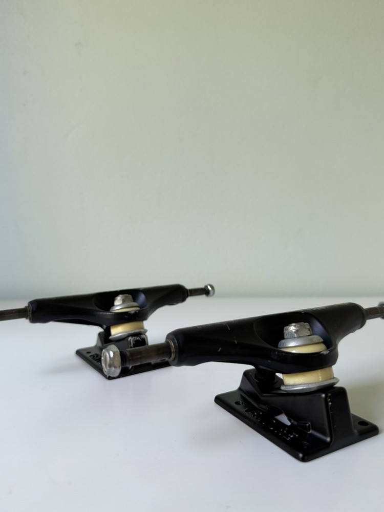 Skateboard Trucks - Venture 5.2