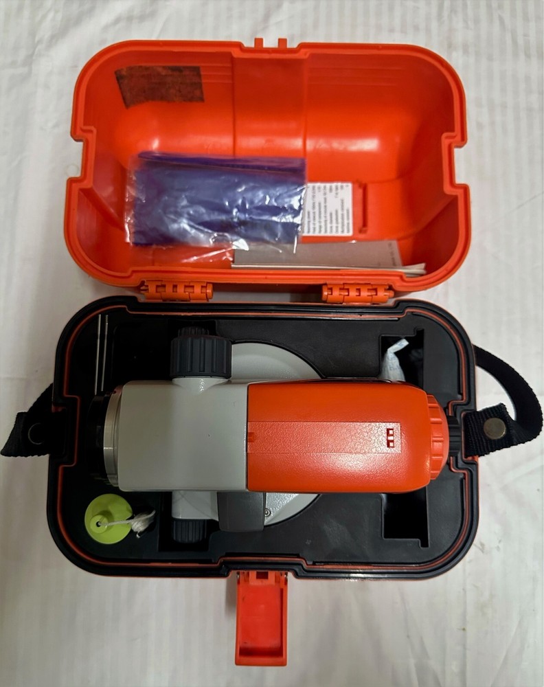 Sokkia C32 Automatic Level with carry case.