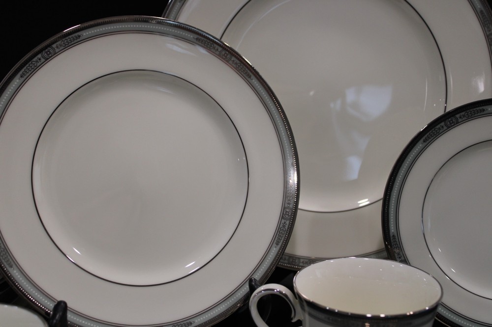 Noritake Fullerton 4 - 5 Pieces Setting 20 Pieces