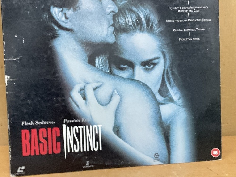 Basic Instinct Laserdisc Movie Thriller Michael Douglas Sharon Stone