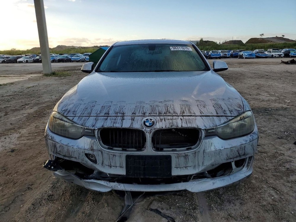 320I 2015 Glove Box 4982380