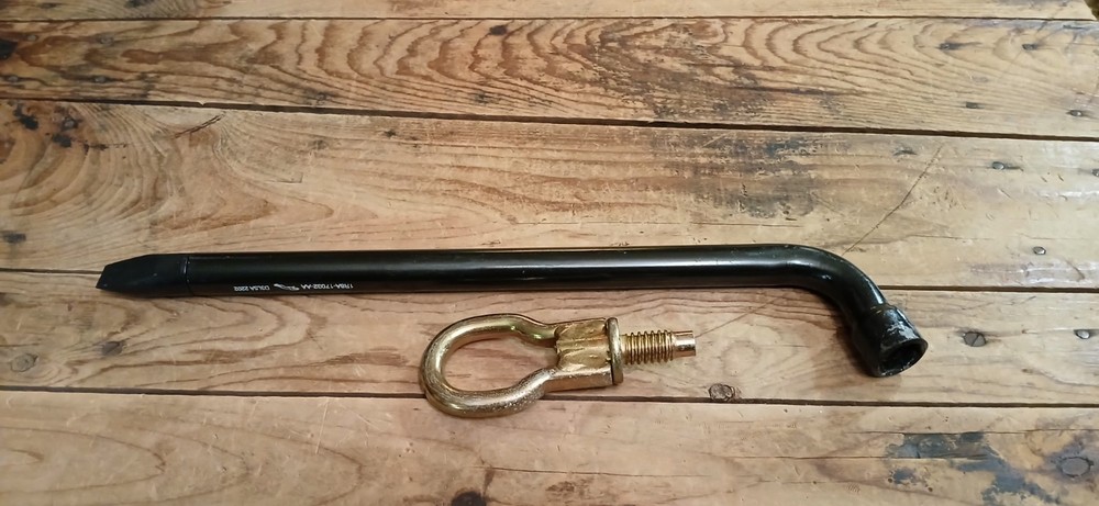 2004 S TYPE JAGUAR EMERGENCY (4) PIECE SPARE JACK TOOL KIT