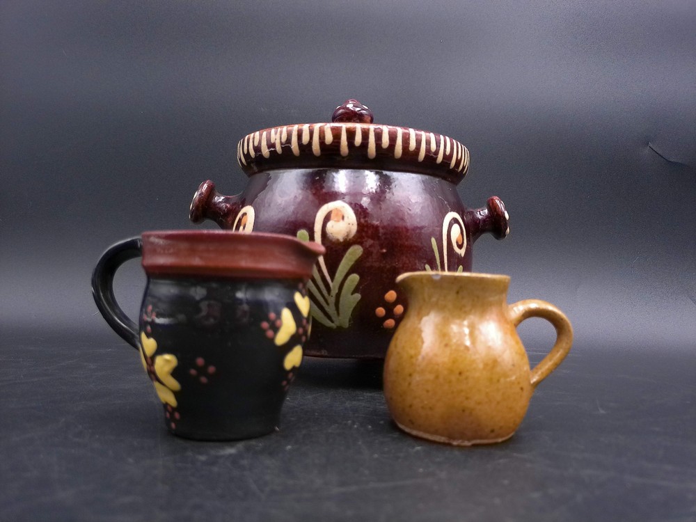 Bowl Pot With Lid Unique Design Pattern and 2 pitchers Vintage