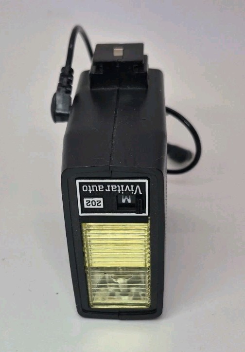 Vintage VIVITAR Auto Flash #202 With Cable