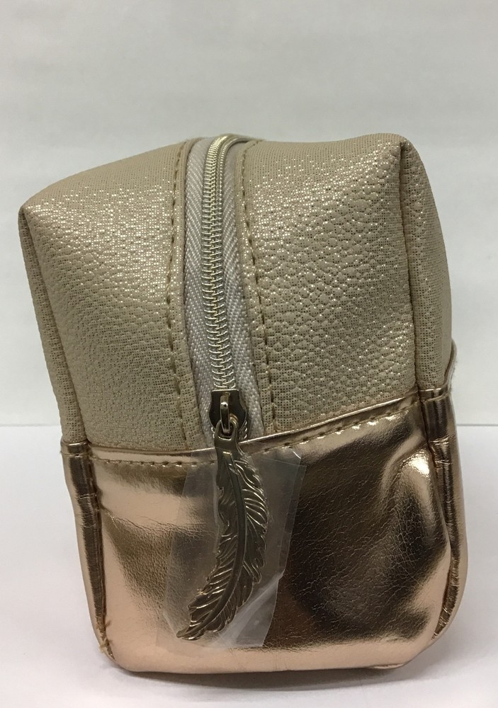 Jessica Simpson Makeup bag Gold, As Pictured.