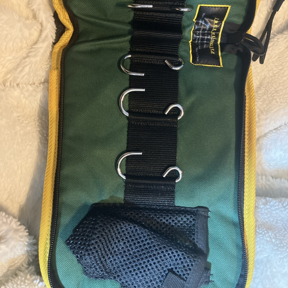 Tree Huggerz Hanging Organizer 2 Pouches 6 Hooks Outdoors Camping Camp Site Tool